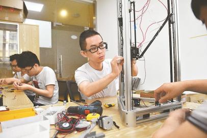 不得了 成都大學(xué)生“創(chuàng)客”研制3D打印機(jī) 大多外銷美國